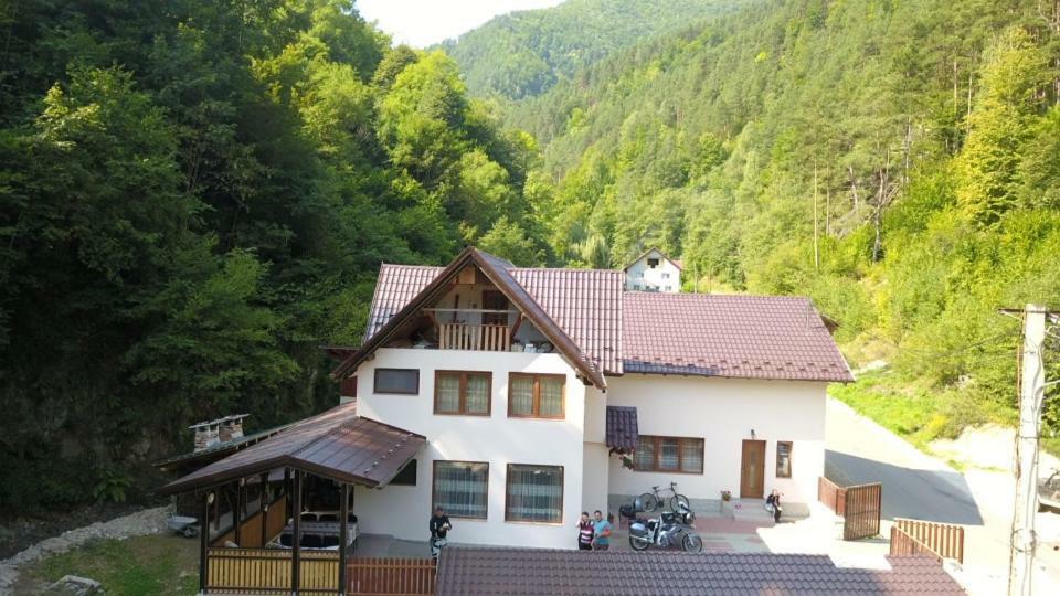 Pensiunea La Cernat Şugag Exterior foto